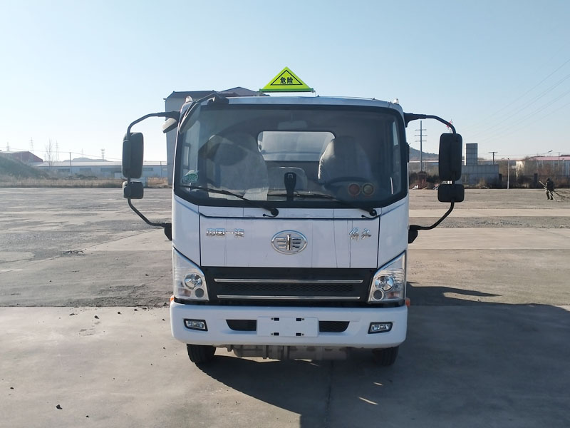 解放虎威N 4噸加油車(chē)